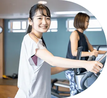 トレーニングを楽しむ女性