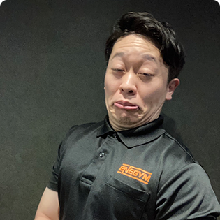 マッチョなENEGYMのトレーナー